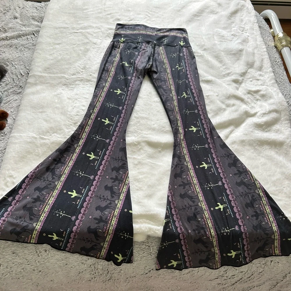 Teeki Wild and Free Western  Graphic Print Flare Bell Bottom Yoga Pants - Picture 6 of 8